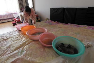 资溪楼上漏水，住户失联，小区没物管，业主维权难！律师来支招……